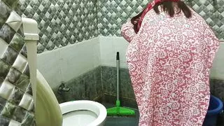 Indian Hot Mokrani Ki Chudai Malkin Se In Washroom
