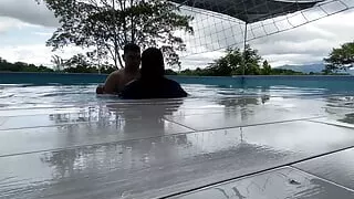 Risky Sex in a Outdoor Pool