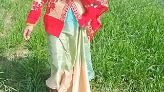 Bhabhi ne khet me moot diya Indian desi hauswaif Rani bhabhi ko khet me moot te huye pakda devar ne ki bhabhi ki chud