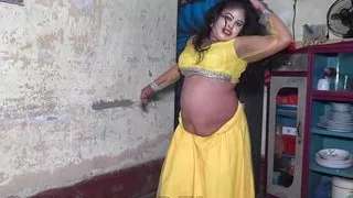 Deshi Hot Bhabi Sexy Room Dance