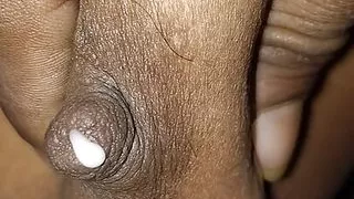 Indian hot bhabhi enjoyed putting finger in