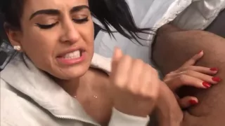 cette beurette est une pro de la pipe