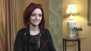 Devotes rothaariges Girl gefesselt und anal gefickt