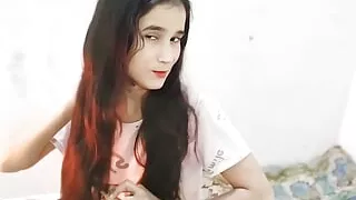 College girl apne boyfriend ko khus krne ke liye kapra khola