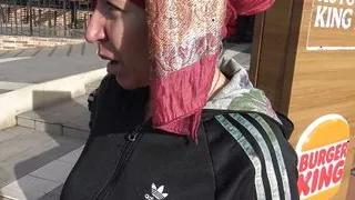 This amateur milf is SO HUNGRY she gives a handjob in exchange for a BURGER !!!