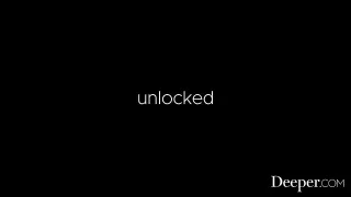 Dunkelhaariges Girl von reifem Typ gefickt