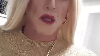 Crossdresser Blonde