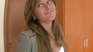 The young slut with brown hair gets her pussy opened