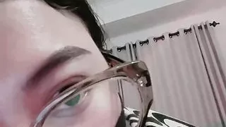 Girl with glasses colmek 2 fingers