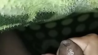 Kambal ke andar handjob