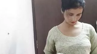 Desi girl ne apni chuchi nikal kr dikhaya