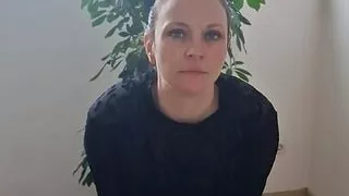 German chubby housewife Saskialove makes it herself in front of a stranger in the gym and shows her wet pussy.