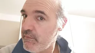 Between one and another I listen to a beautiful Italian song