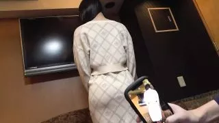 A photo session with a beautiful girl who was caught by a high reward! - of rejection rejection with an erotic sister costume in the absolute area! [Yura (23)]