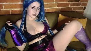 Jinx jerks her holes off