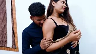 Indian porn star Tejaswini fucked by Aniket while she was doing her hair