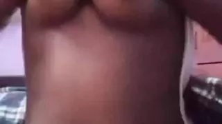 Desi gf show his boobs and pussy