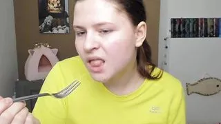 fat fetsh - eating pasta and drinking soda