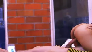 Boss's daughter seduces her bodyguard in the car