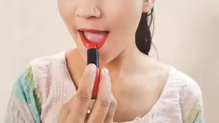 Bhabhi ji ka lipstick chus kar choda