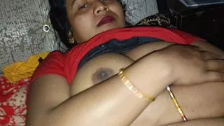 Pinky Bhabhi put a finger in her pussy and drained the water
