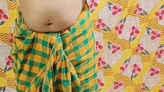 Mallu aunty saree removing