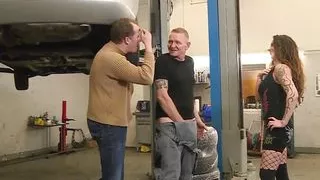 Curly girl does threesome and a2m