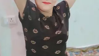 Darji ke pass pakde ke naap di aur usne meri boobs daba diya