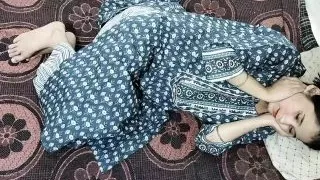 Jija ne apni soyi hui sali ka salwar khol kar choda