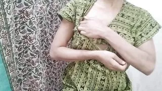 Desi gaao ki larki ko ghar me pakad ke chod diya