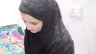 Burkha utaar kar muslim girl bathroom me pel diya