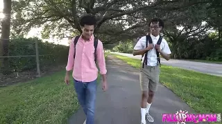 Blonde Busenmama von schwarzen Collegeboy vernascht