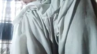 The beautiful Bhabhi took out the goods by sucking the clothes of the neighbor's brother