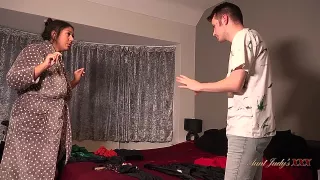 Dicke Hausfrau fickt mit ihrem Stiefsohn