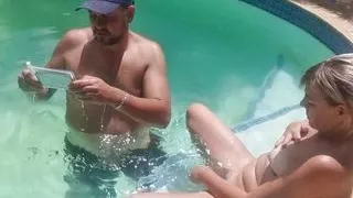 Mutual Masturbation in swimming pool