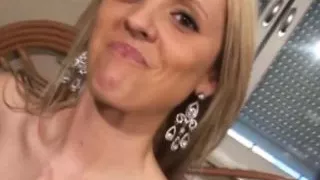 Beautiful Woman is Gorgeous Solo