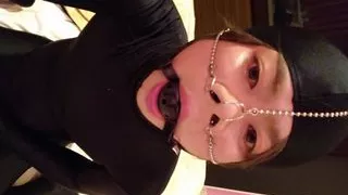 A cross-dressing boy masturbated with a collar, handcuffs, nose hook, and ball gag, and an embarrassing appearance in full-body tights.