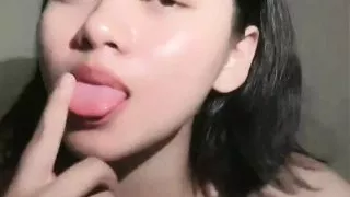 Cute dildo while rocking ass