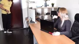 Driver Fucked Boss Instead of Heachade Pill