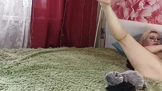 Sex performance of a mature Russian slut wife. A whore's makeup lesson and a big black dildo in a mature wet pussy...