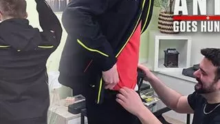 Straight Co-worker of the previous installer, comes over to repair my AC and gets a blowjob