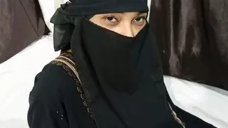 Muslim Housewife was fucked by home owner