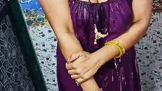 Indian Desi Bhabhi Bathing And Removing Her Sexy Gown.