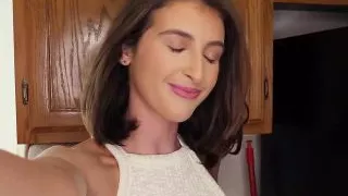 Jordan is a student and California girl who gets off for you