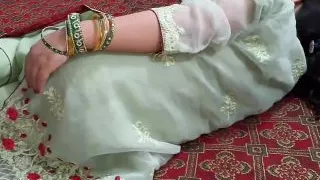 Stepbrother went to his married stepsister's room to fuck her