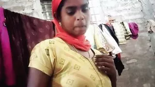 Dinēra bēlāẏa pāśēra bāṛi bhābira sāthē phula bhiḍi'ō mukha diẏē dilāma