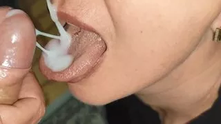 Mature MILF Wife Blowjob until Filled her Mouth with Milk