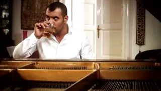 Hot brunette blows the pianist