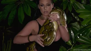 Dark Seduction, Angela White Fucks Under Neon Lights At Night - Exclusive Scene - JulesJordan