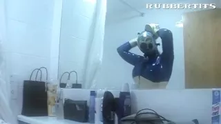 Hotelroom Latex Showering